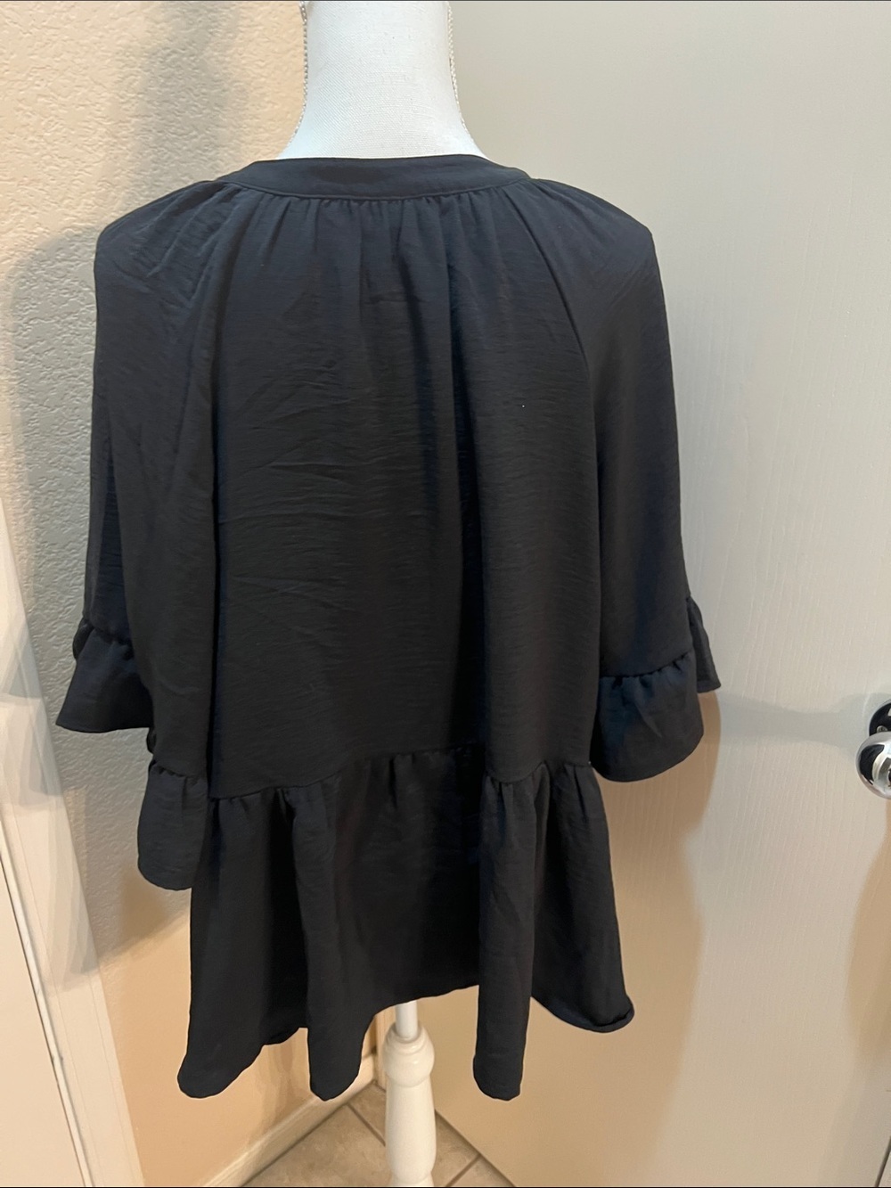Torrid Raglan Ruffle Peplum Top - Picture 4 of 6